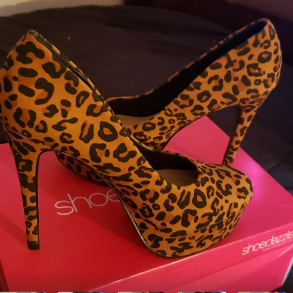 Shoe Dazzle Animal Print Suede platform pumps - Picture 4 of 7